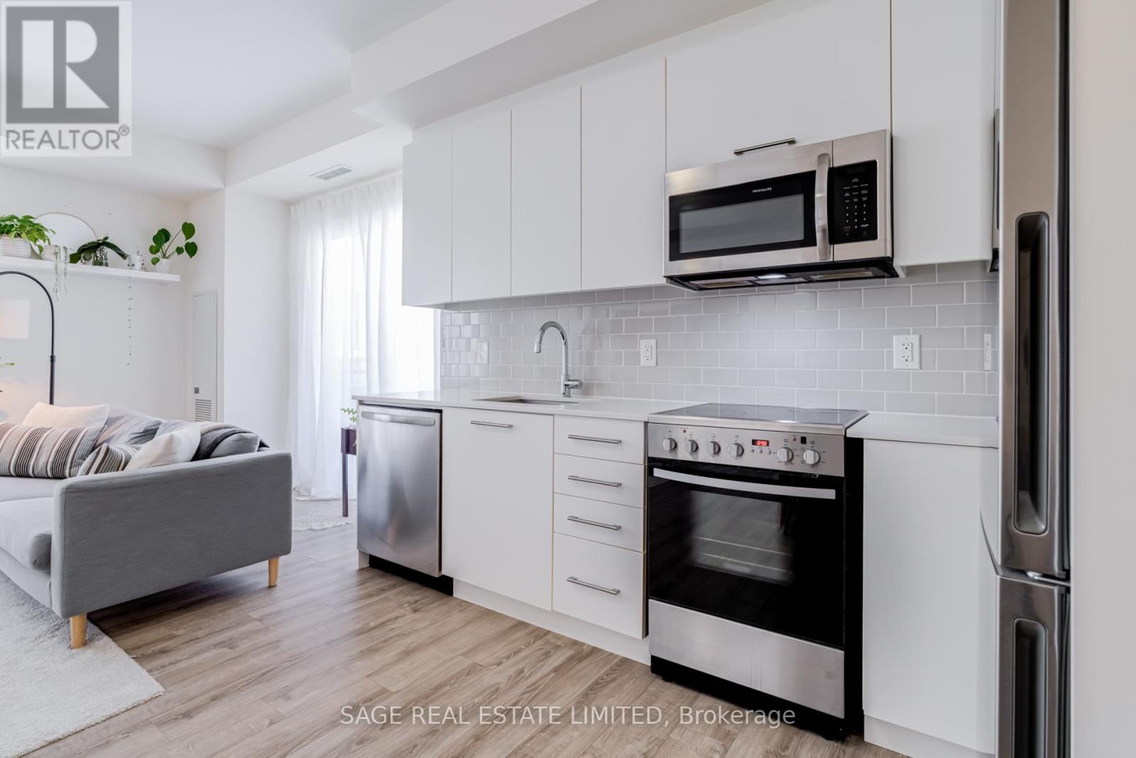 215 - 1 Neighbourhood Lane, Toronto, Ontario  M8Y 1T7 - Photo 11 - W12740256