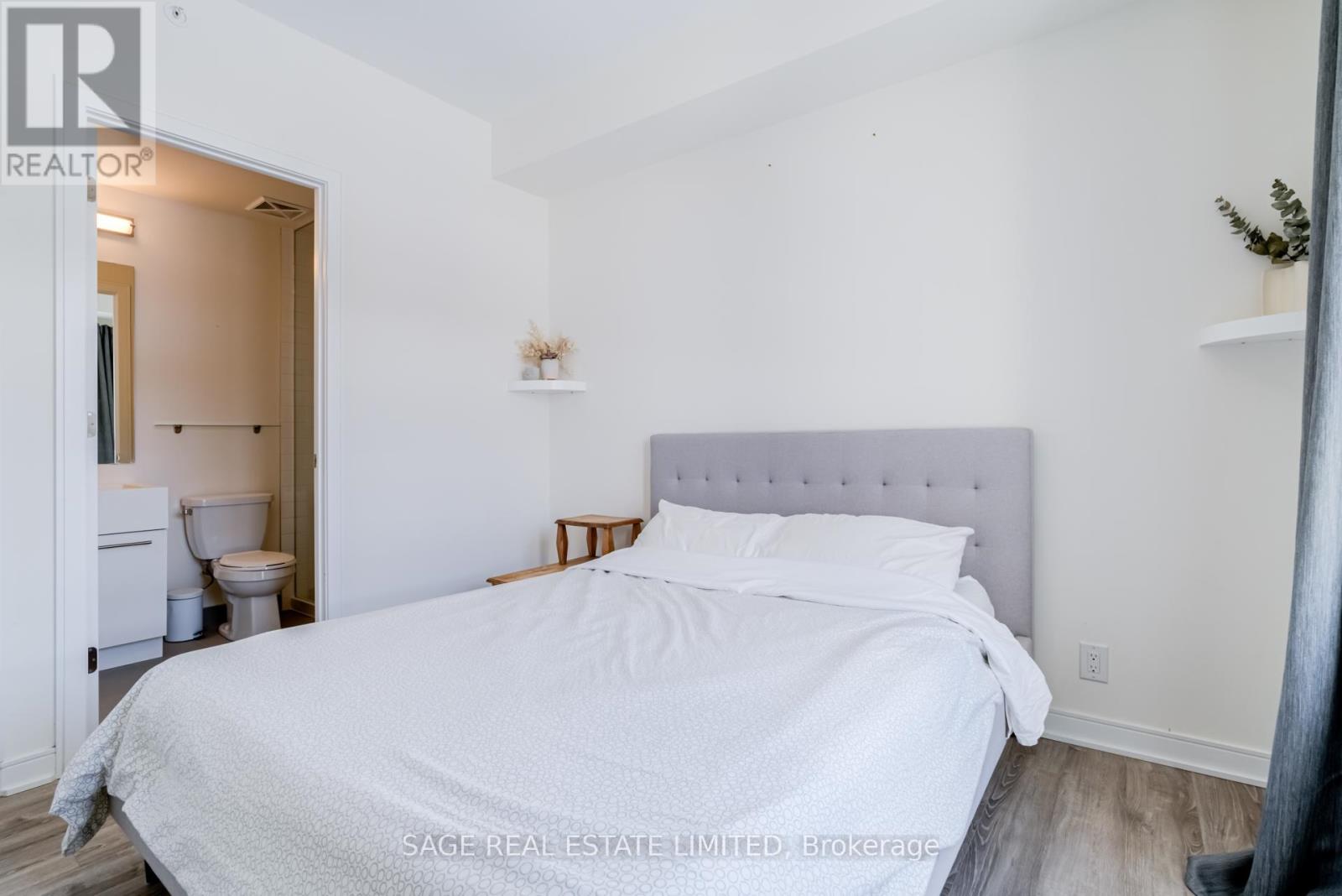 215 - 1 Neighbourhood Lane, Toronto, Ontario  M8Y 1T7 - Photo 21 - W12740256