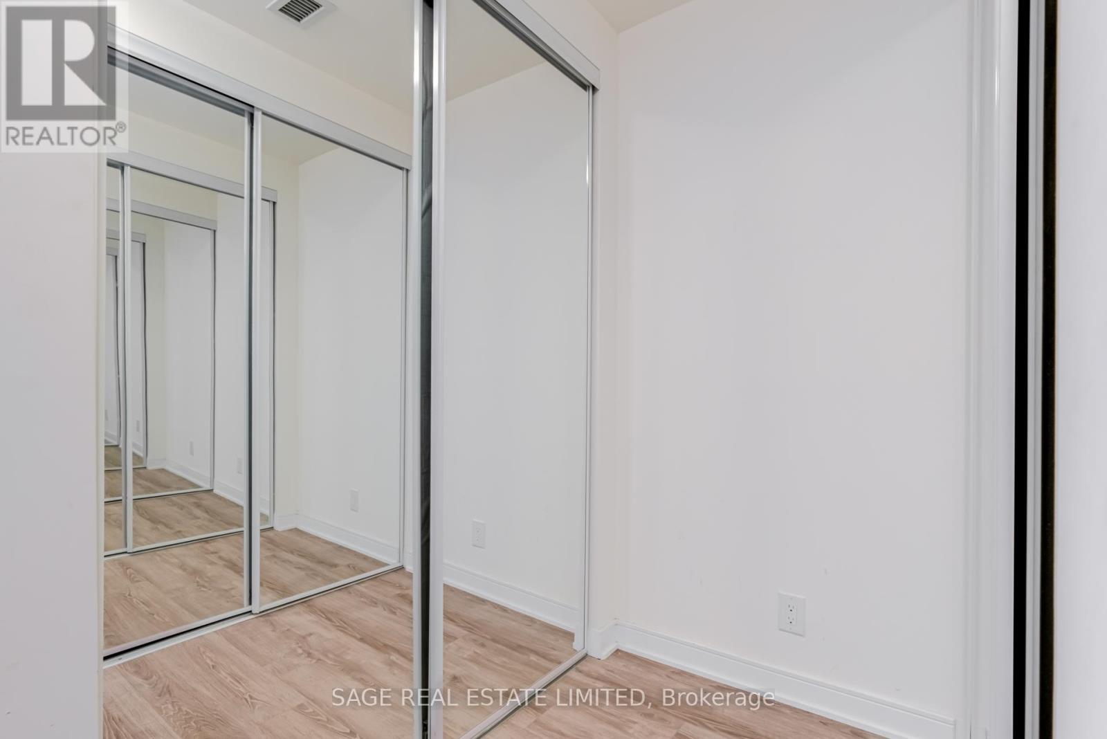 215 - 1 Neighbourhood Lane, Toronto, Ontario  M8Y 1T7 - Photo 6 - W12740256