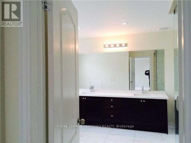 8 Stonecrop Road, Brampton, Ontario  L6Y 2Z3 - Photo 12 - W12740272