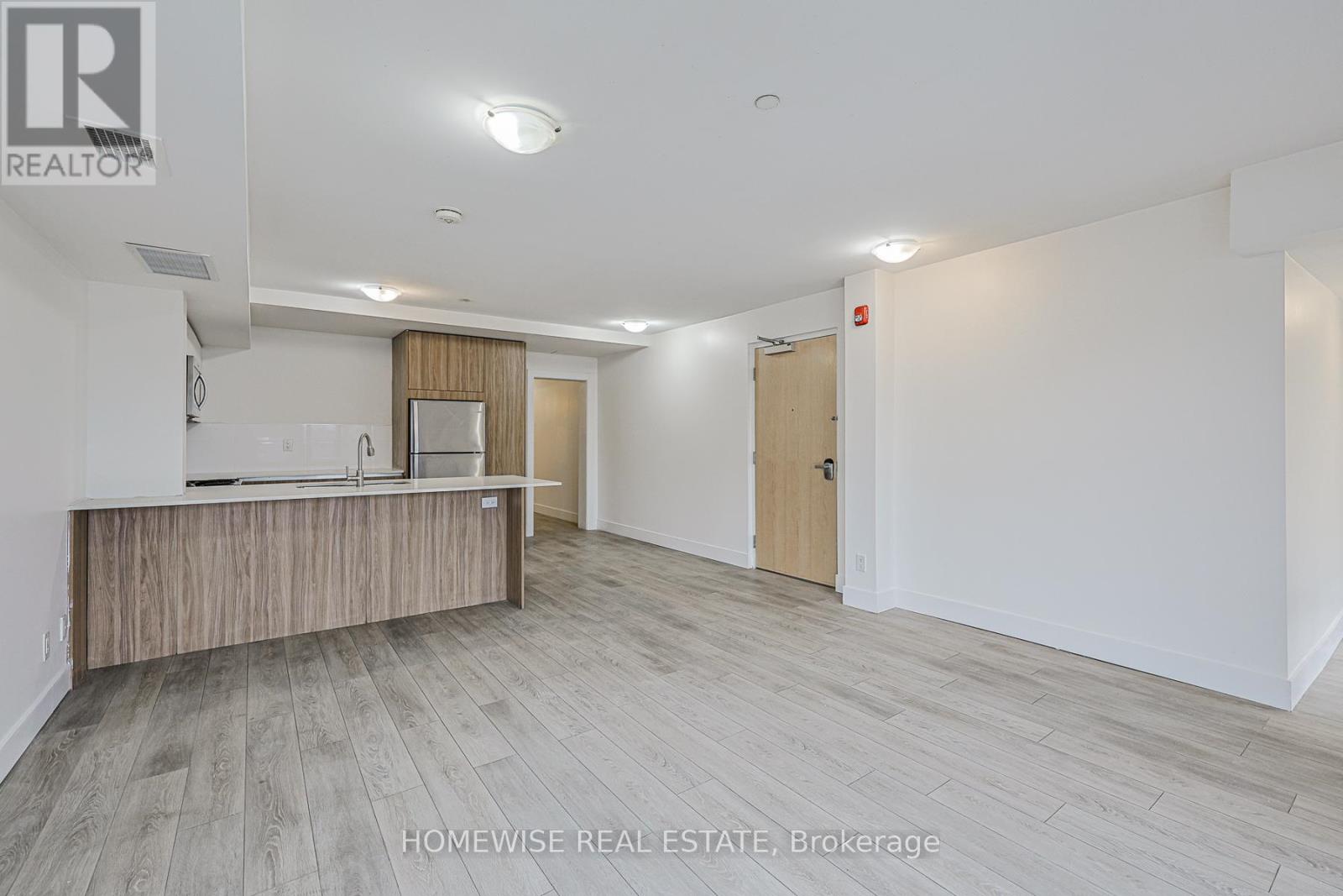 301 - 293 Viewmount Avenue, Toronto, Ontario  M6B 3H8 - Photo 4 - W12740308