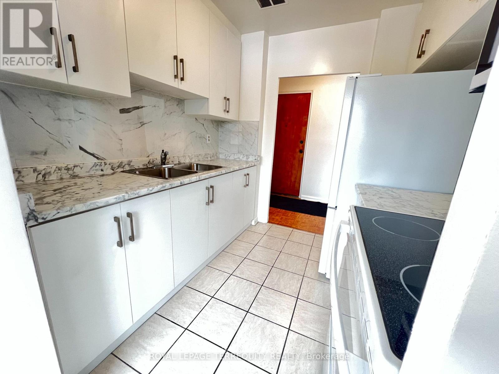 7 - 39 Leduc Drive, Toronto, Ontario  M9W 2A8 - Photo 8 - W12740366