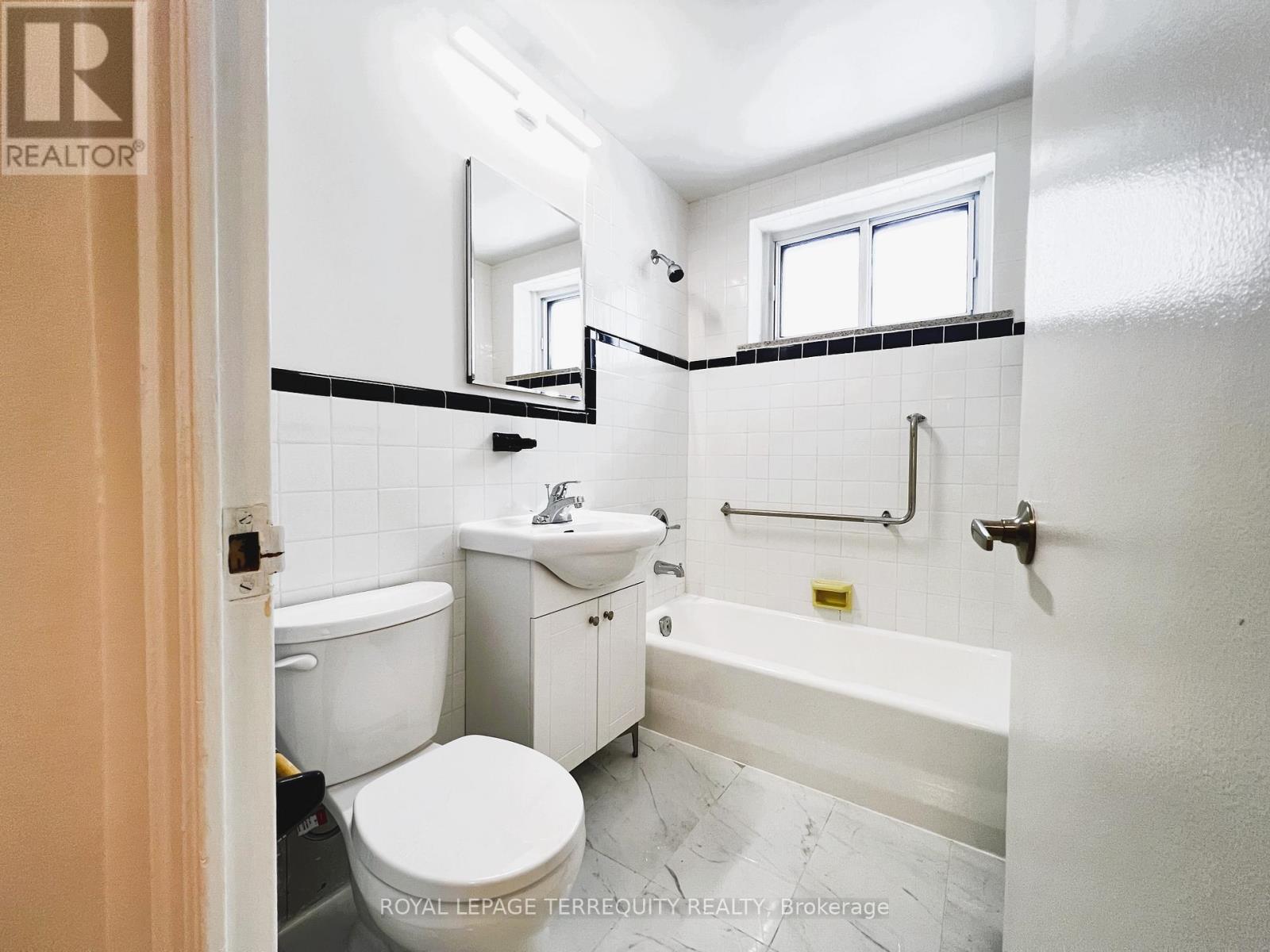 3 - 39 Leduc Drive, Toronto (Rexdale-Kipling), Ontario  M9W 2A8 - Photo 10 - W12740376