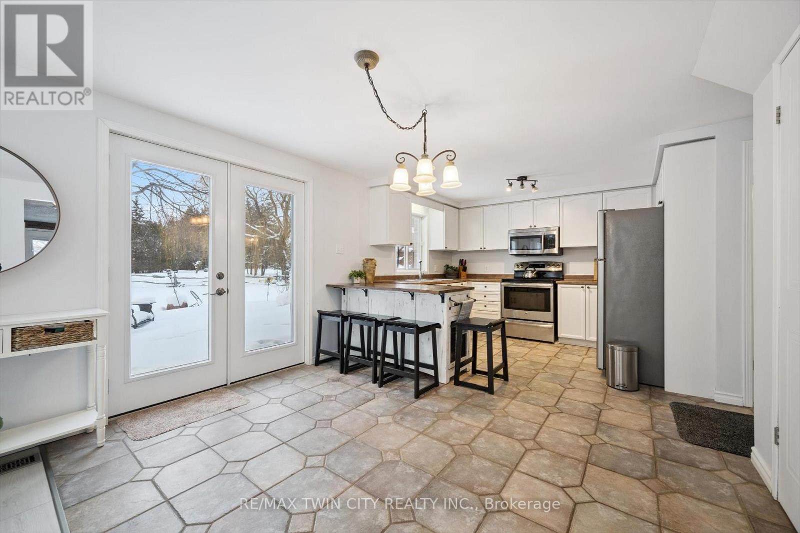 98 Old Maple Lane, Kitchener, Ontario  N2N 3B3 - Photo 12 - X12740204