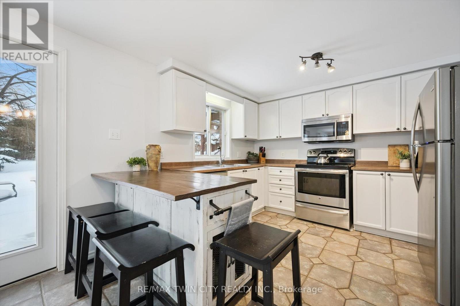 98 Old Maple Lane, Kitchener, Ontario  N2N 3B3 - Photo 13 - X12740204