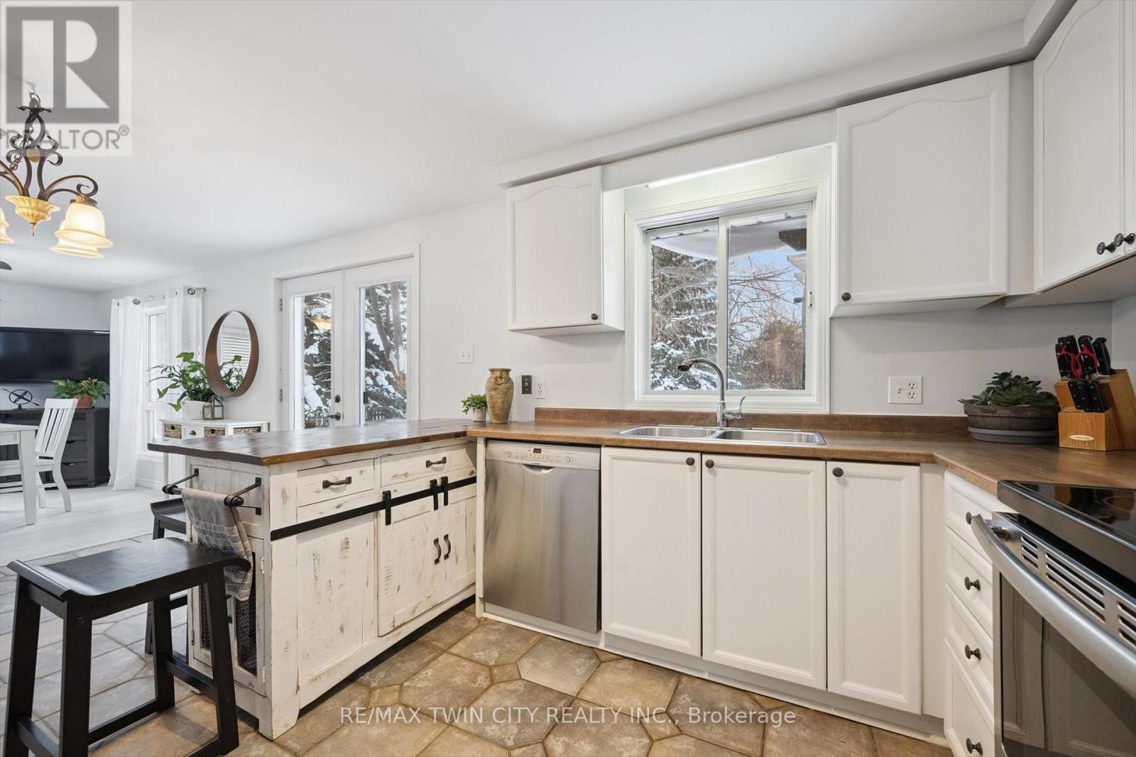 98 Old Maple Lane, Kitchener, Ontario  N2N 3B3 - Photo 14 - X12740204