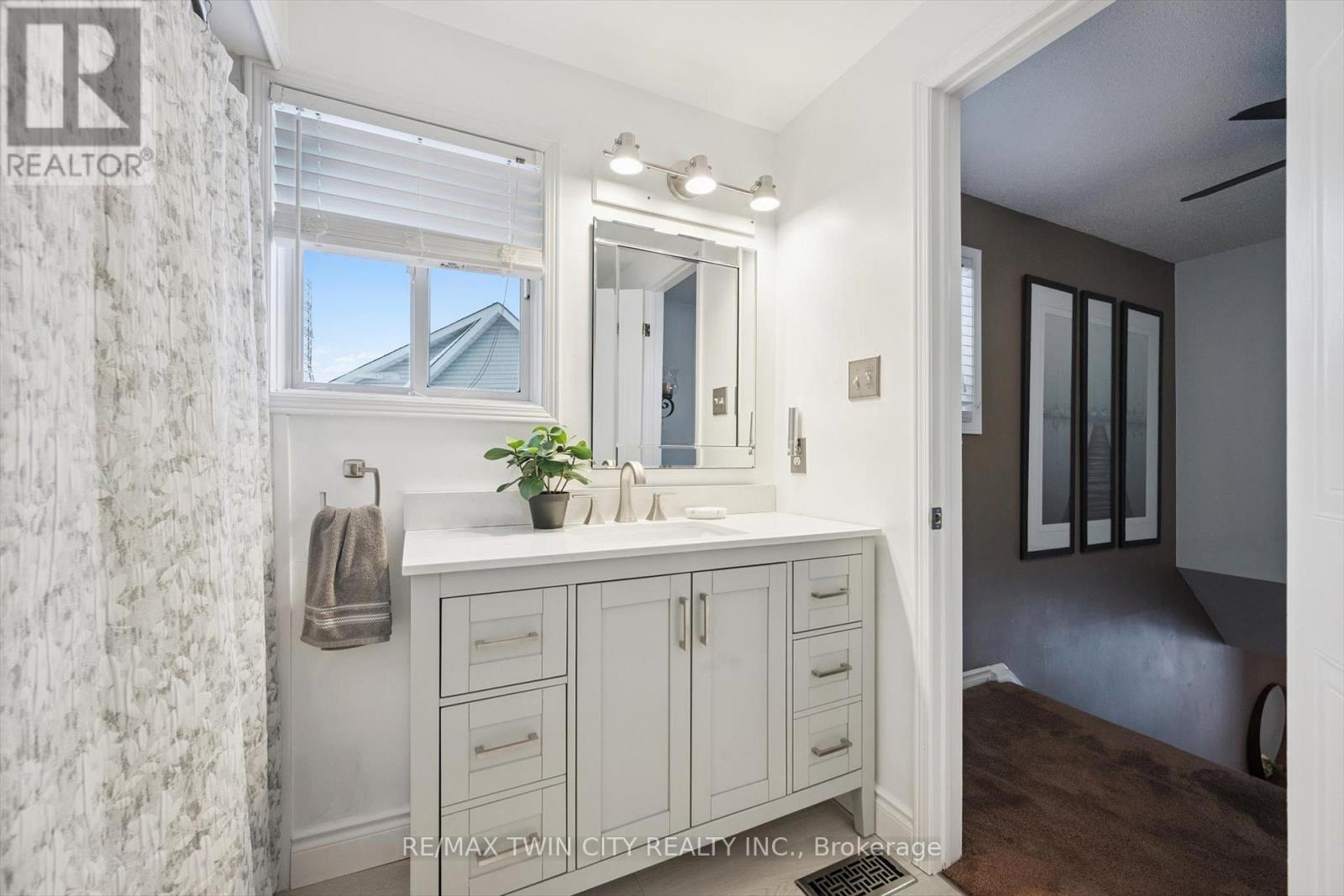 98 Old Maple Lane, Kitchener, Ontario  N2N 3B3 - Photo 22 - X12740204