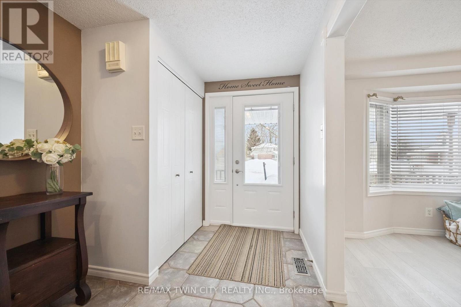 98 Old Maple Lane, Kitchener, Ontario  N2N 3B3 - Photo 5 - X12740204