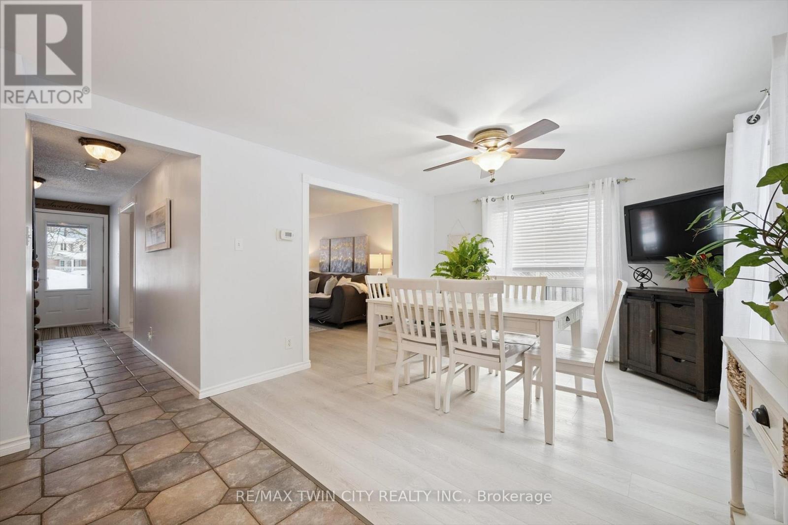 98 Old Maple Lane, Kitchener, Ontario  N2N 3B3 - Photo 9 - X12740204