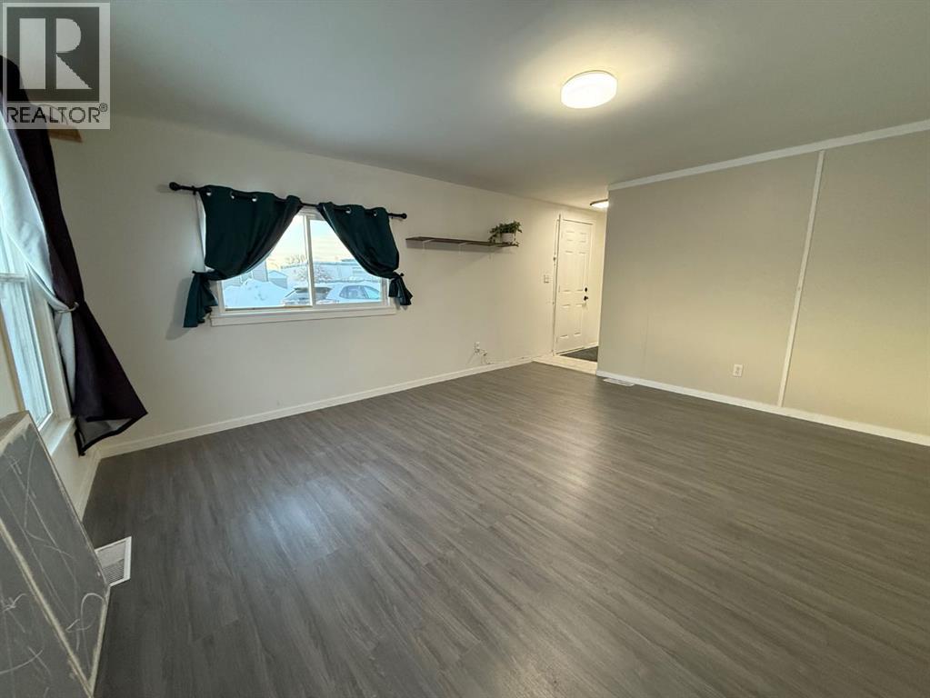 #63, 9531 98 Street, Grande Prairie, Alberta  T8V 2B6 - Photo 3 - A2264727