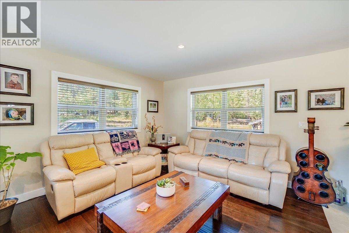 6010 Harrop-Procter Road, Nelson, British Columbia  V1L 6P7 - Photo 14 - 10365212