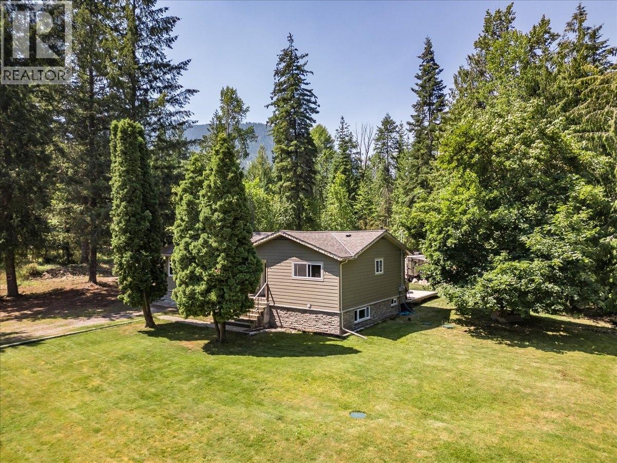 6010 Harrop-Procter Road, Nelson, British Columbia  V1L 6P7 - Photo 3 - 10365212