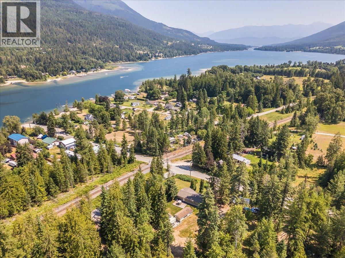 6010 Harrop-Procter Road, Nelson, British Columbia  V1L 6P7 - Photo 4 - 10365212