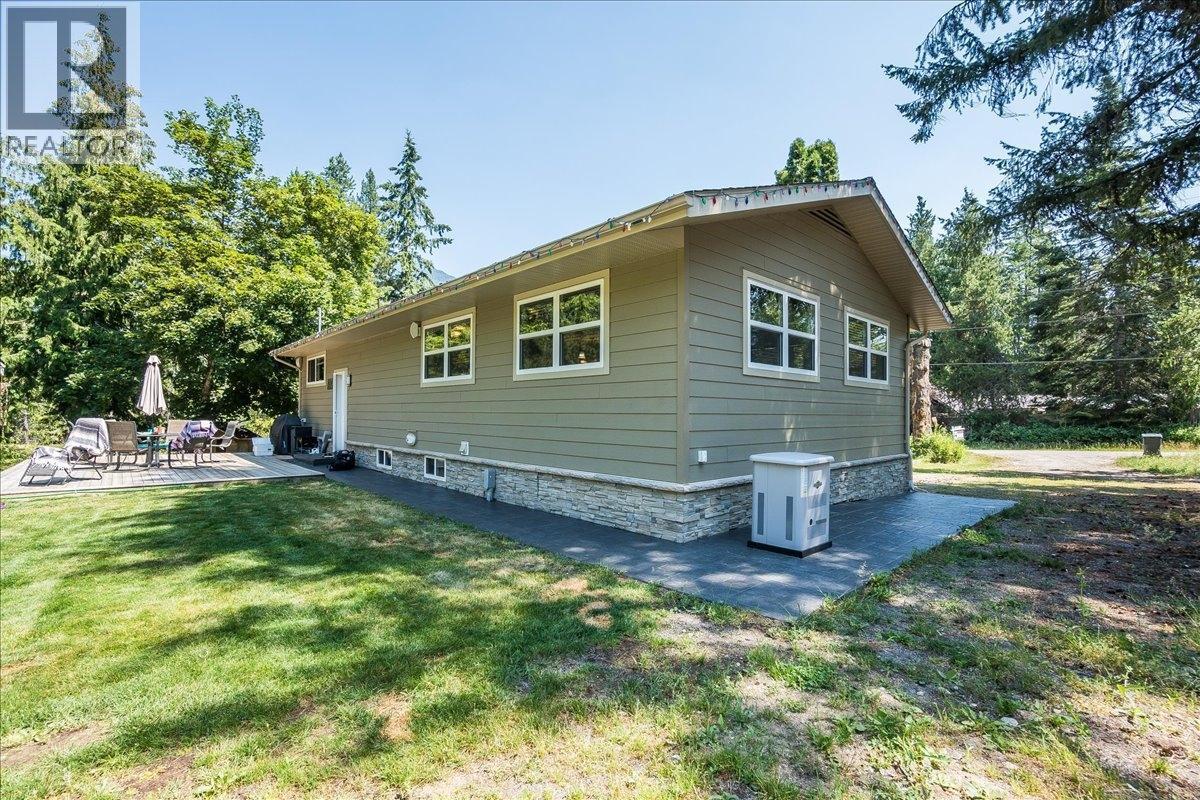 6010 Harrop-Procter Road, Nelson, British Columbia  V1L 6P7 - Photo 54 - 10365212