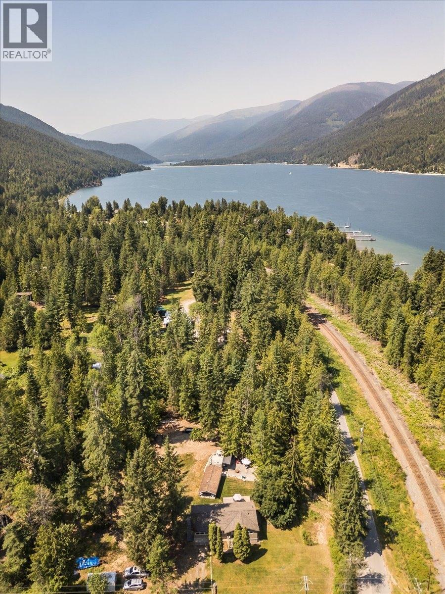 6010 Harrop-Procter Road, Nelson, British Columbia  V1L 6P7 - Photo 5 - 10365212