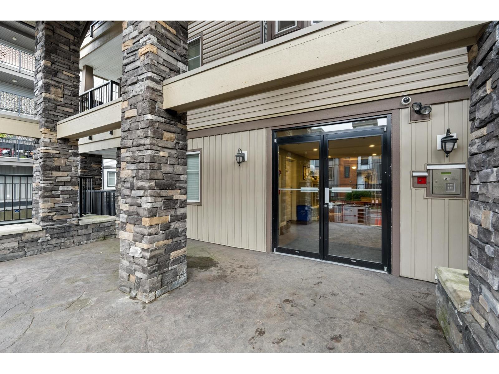 204 5454 198 Street, Langley, British Columbia  V3A 1G2 - Photo 2 - R3084298