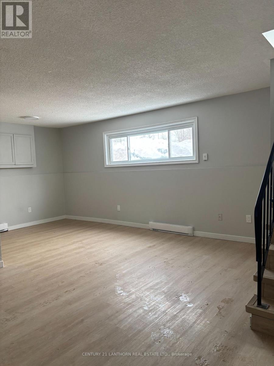 9 Pacific Street, Quinte West (Trenton Ward), Ontario  K8V 2B6 - Photo 5 - X12739740