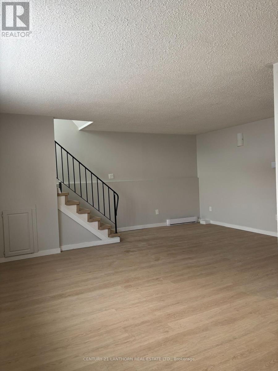 9 Pacific Street, Quinte West (Trenton Ward), Ontario  K8V 2B6 - Photo 4 - X12739740