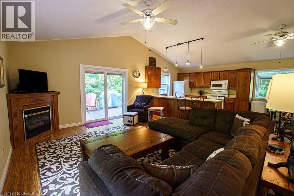 9928 Superior Street, Port Franks, Ontario  N0M 2L0 - Photo 5 - 40773603