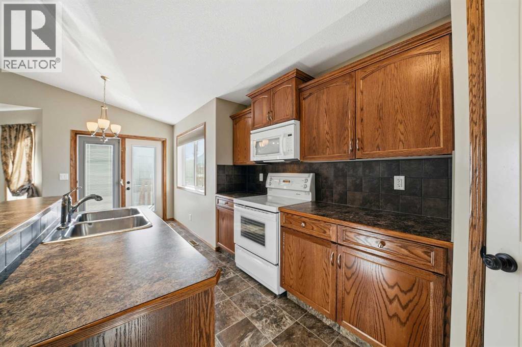 9 Thomas Place, Red Deer, Alberta  T4P 0L7 - Photo 8 - A2271904