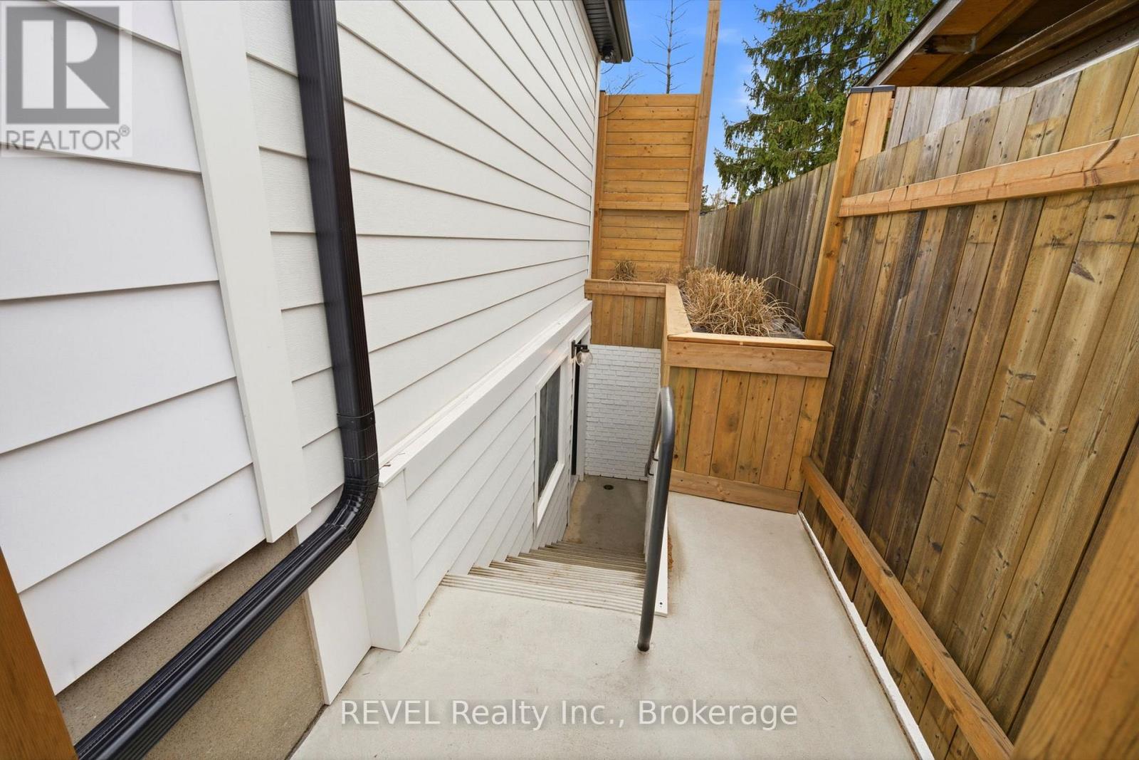 18 Lincoln Avenue, St. Catharines, Ontario  L2P 2C6 - Photo 38 - X12738884