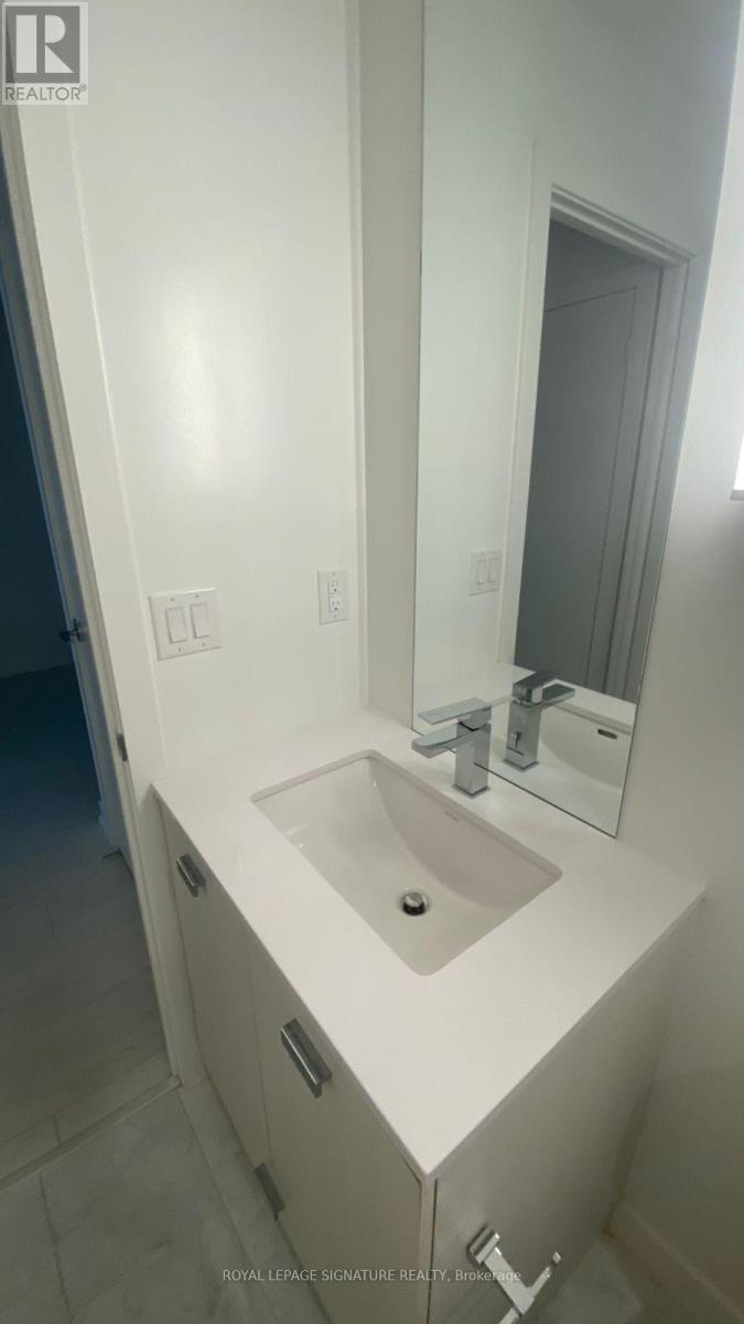 1112 - 10 De Boers Drive, Toronto, Ontario  M3J 0H1 - Photo 9 - W12738178