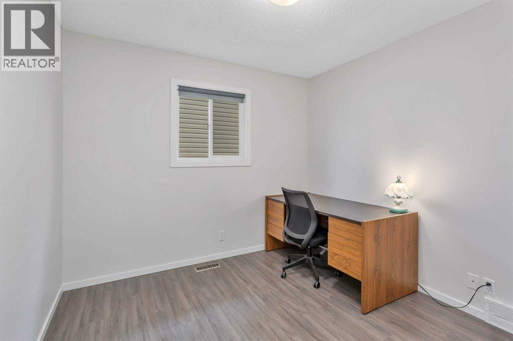 57 Erickson Drive, Red Deer, Alberta  T4R 1X8 - Photo 16 - A2263090