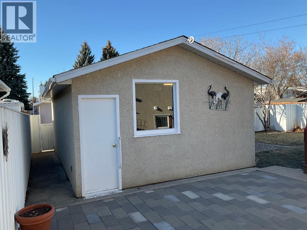 1904 18 Street N, Lethbridge, Alberta  T1H 4H2 - Photo 36 - A2276665