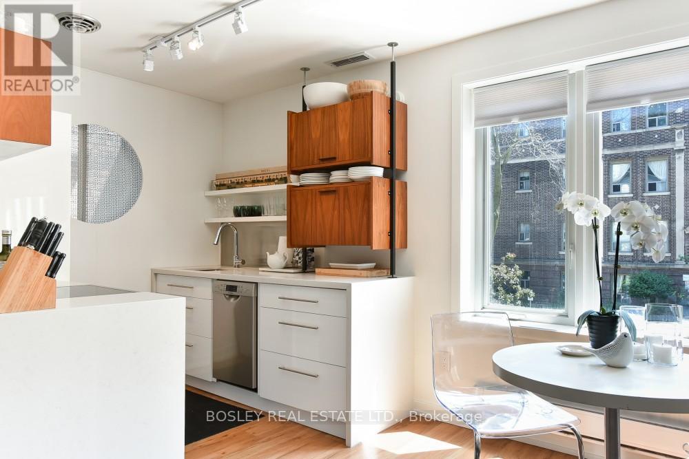 Main - 10 Tennis Crescent, Toronto, Ontario  M4K 1J3 - Photo 4 - E12740402