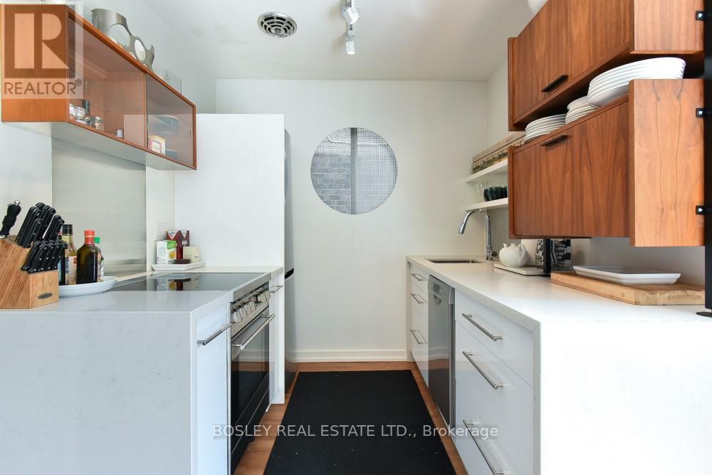 Main - 10 Tennis Crescent, Toronto, Ontario  M4K 1J3 - Photo 5 - E12740402