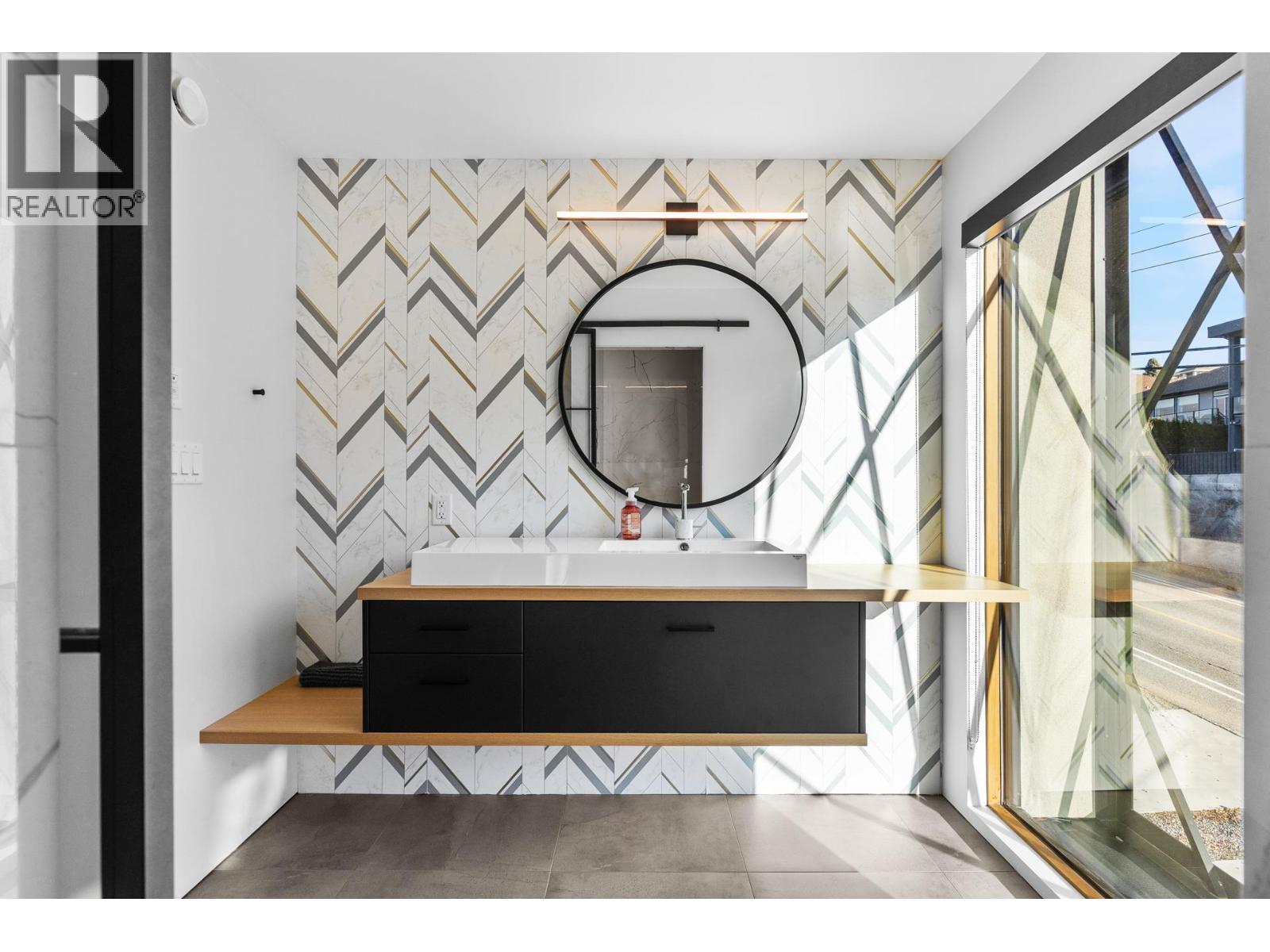 4043 Lakeside Road Penticton Photo 31