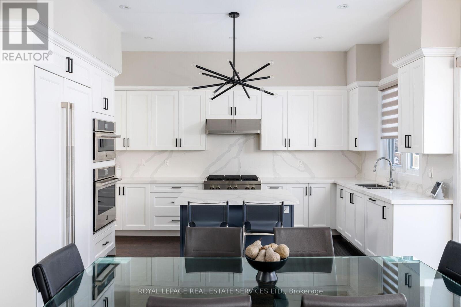 175 Burloak Drive W, Oakville, Ontario  L6L 6E6 - Photo 10 - W12740400