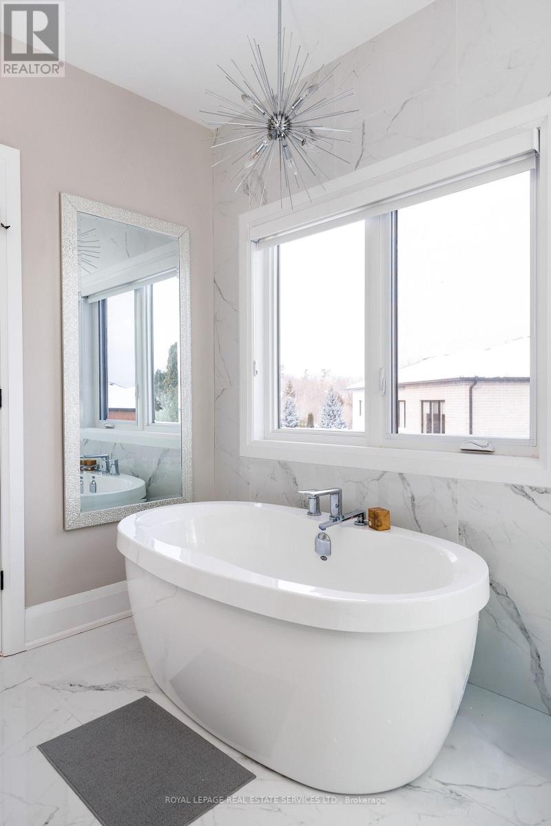 175 Burloak Drive W, Oakville, Ontario  L6L 6E6 - Photo 26 - W12740400