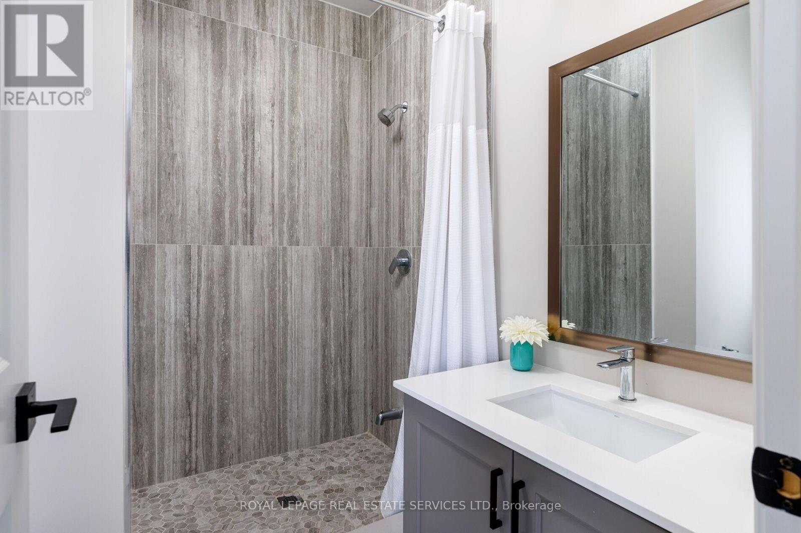 175 Burloak Drive W, Oakville, Ontario  L6L 6E6 - Photo 33 - W12740400