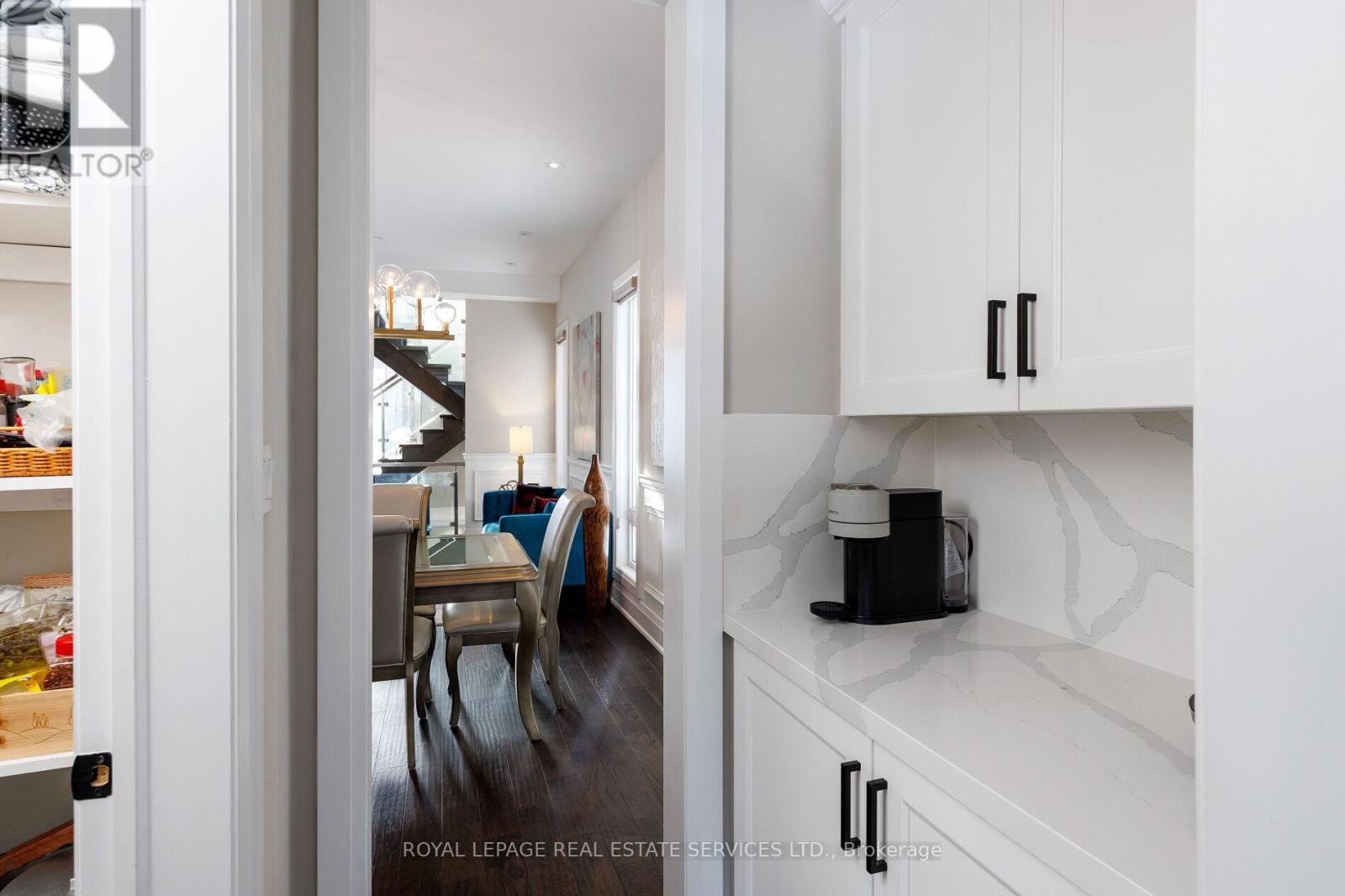 175 Burloak Drive W, Oakville, Ontario  L6L 6E6 - Photo 8 - W12740400