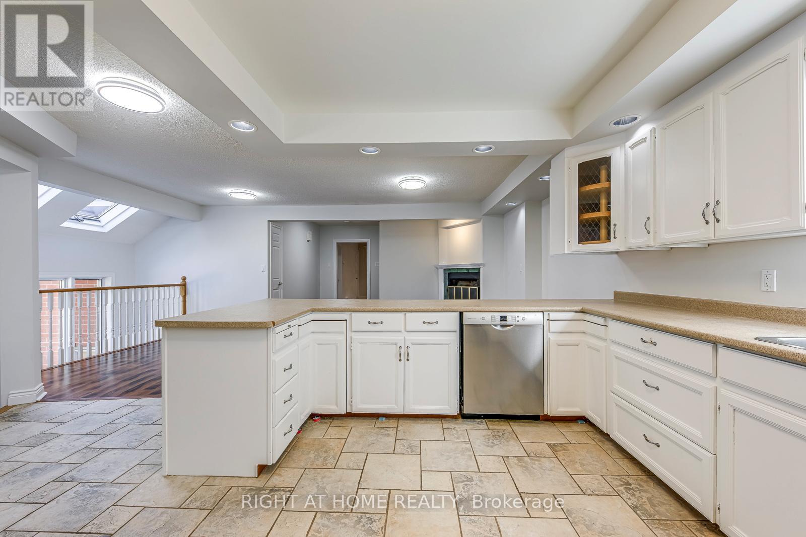 435 Maple Avenue, Oakville, Ontario  L6J 2J2 - Photo 15 - W12740420