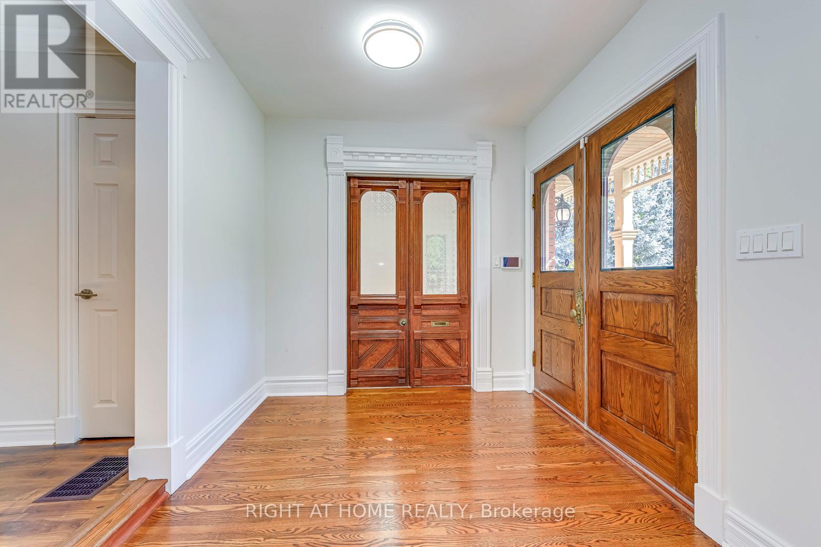 435 Maple Avenue, Oakville, Ontario  L6J 2J2 - Photo 3 - W12740420