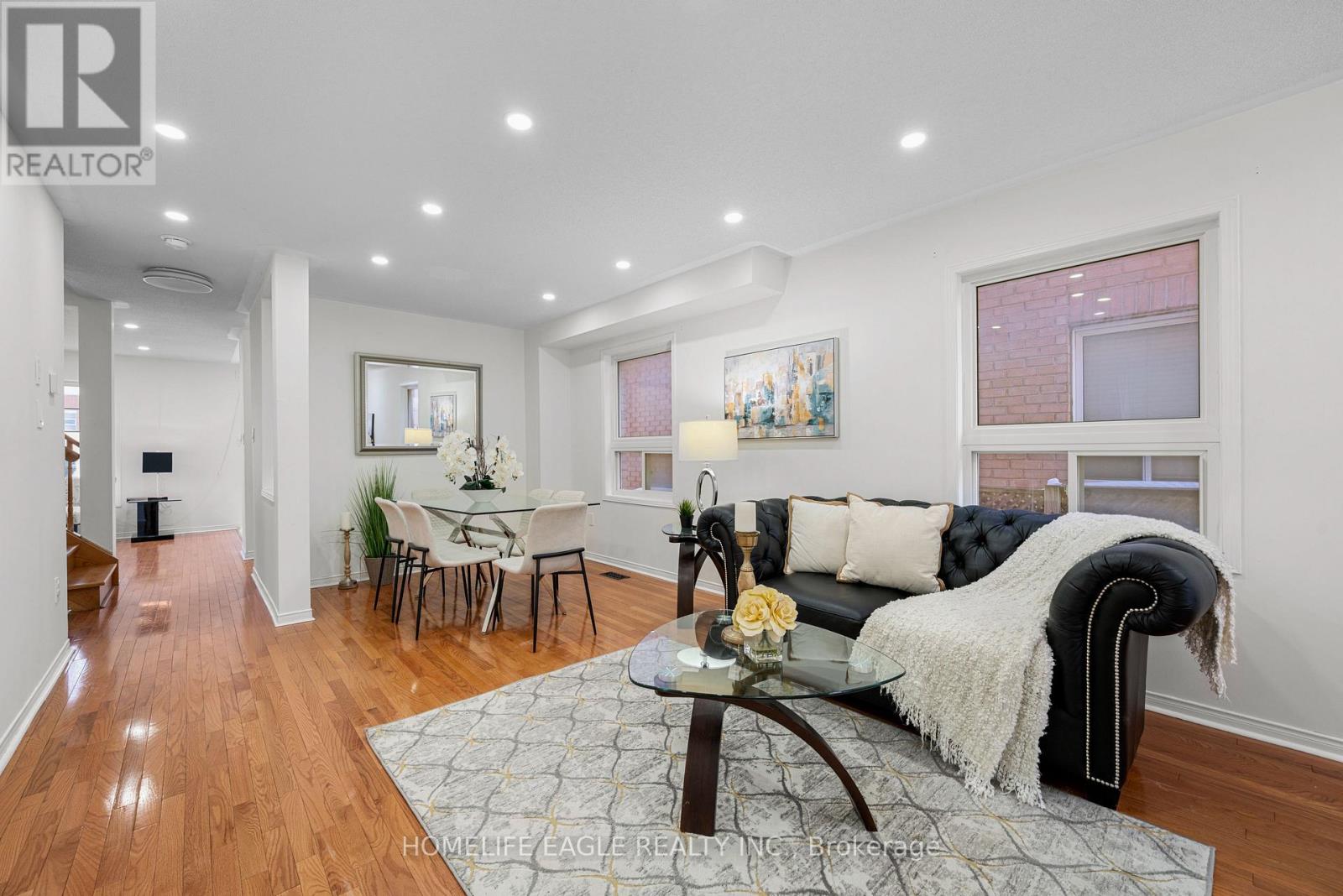 24 Ridgefield Court, Brampton, Ontario  L6P 1B4 - Photo 2 - W12740430