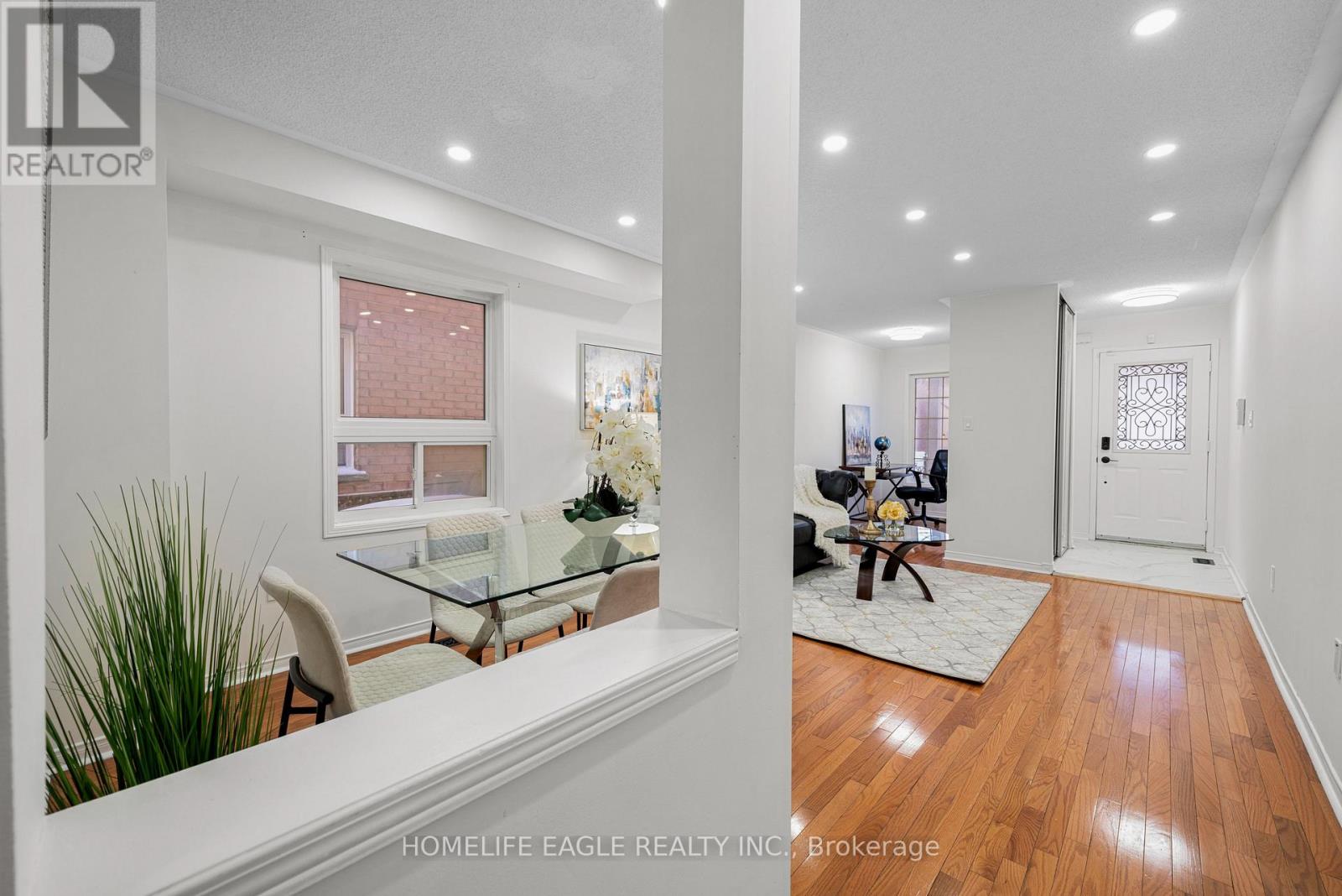 24 Ridgefield Court, Brampton, Ontario  L6P 1B4 - Photo 3 - W12740430