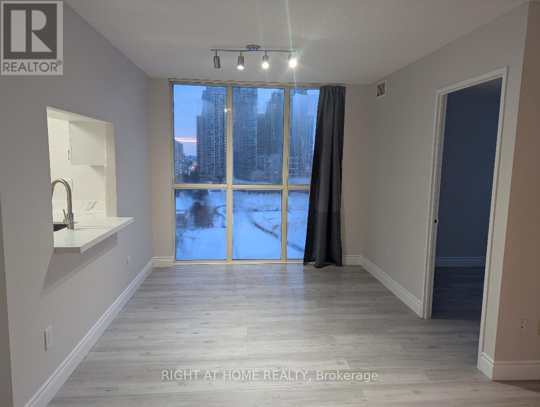 1504 - 265 Enfield Place, Mississauga, Ontario  L5B 3Y7 - Photo 10 - W12740460