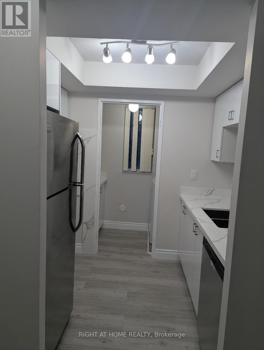 1504 - 265 Enfield Place, Mississauga, Ontario  L5B 3Y7 - Photo 14 - W12740460