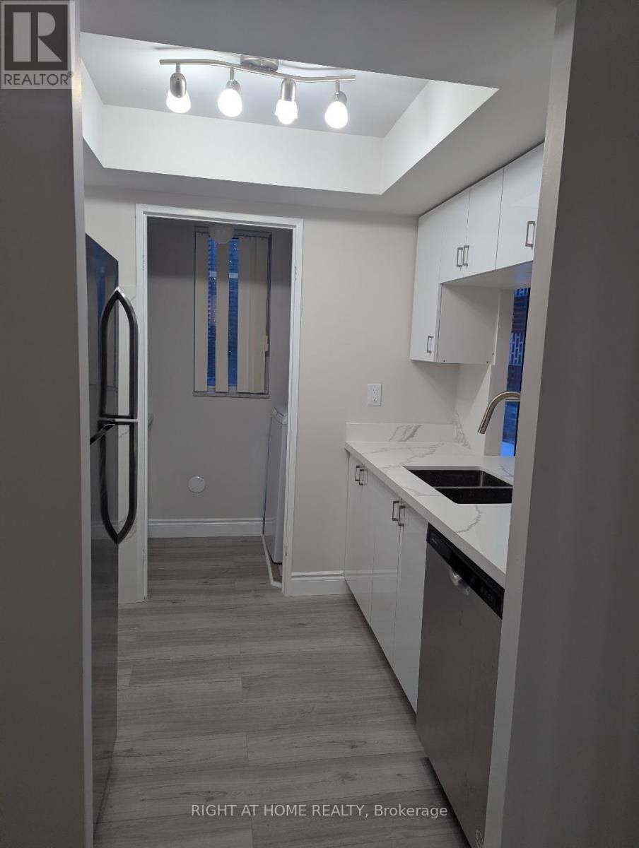 1504 - 265 Enfield Place, Mississauga, Ontario  L5B 3Y7 - Photo 18 - W12740460