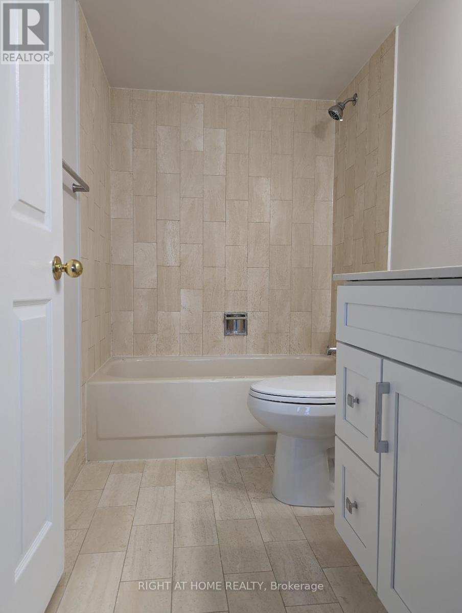 1504 - 265 Enfield Place, Mississauga, Ontario  L5B 3Y7 - Photo 27 - W12740460