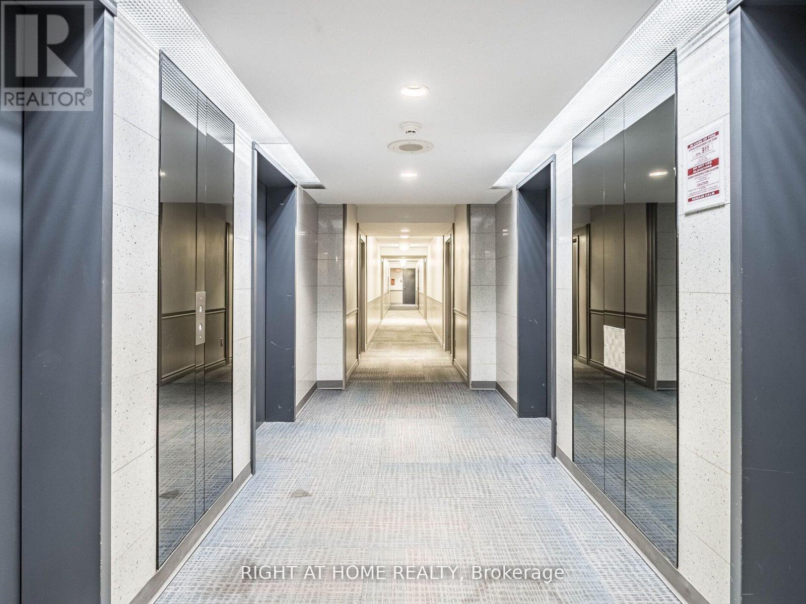 1504 - 265 Enfield Place, Mississauga, Ontario  L5B 3Y7 - Photo 4 - W12740460