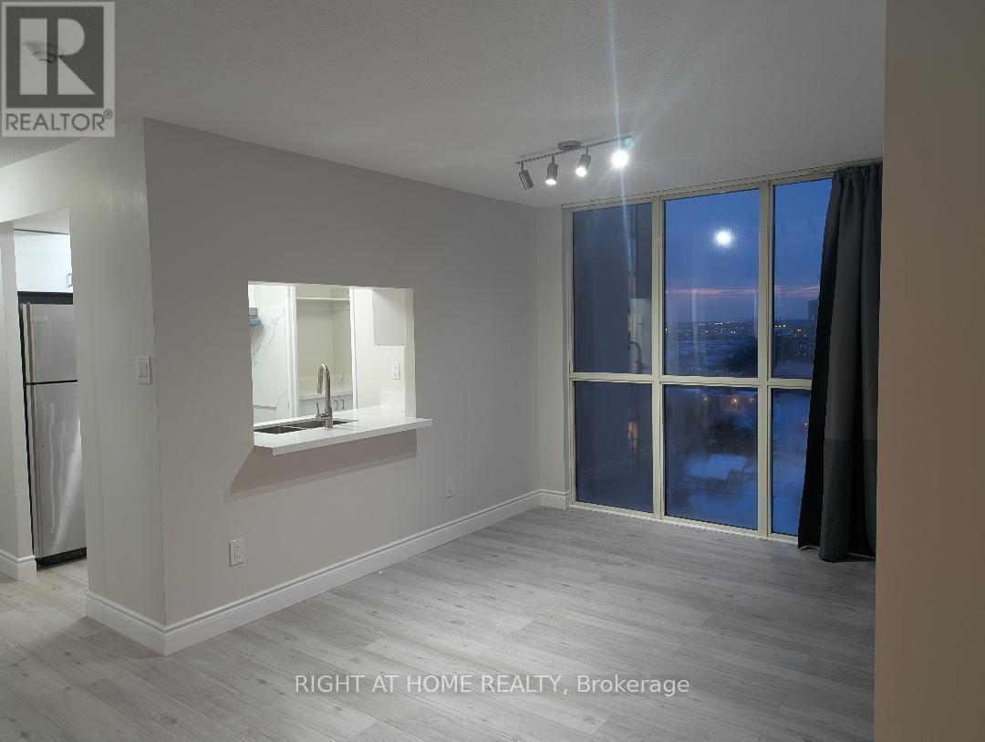 1504 - 265 Enfield Place, Mississauga, Ontario  L5B 3Y7 - Photo 9 - W12740460