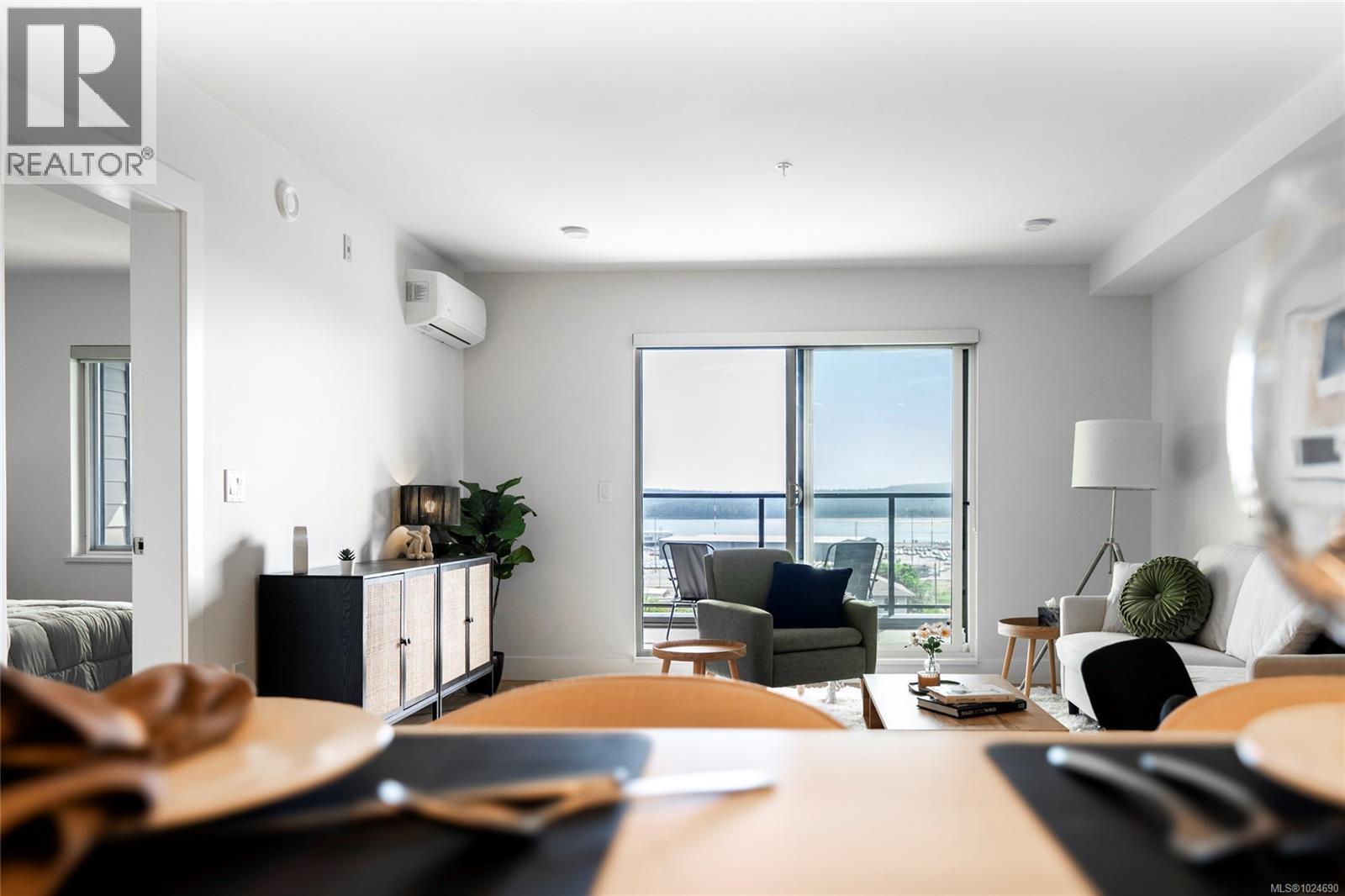 403 45 Haliburton St, Nanaimo, British Columbia  V9R 4V6 - Photo 3 - 1024690