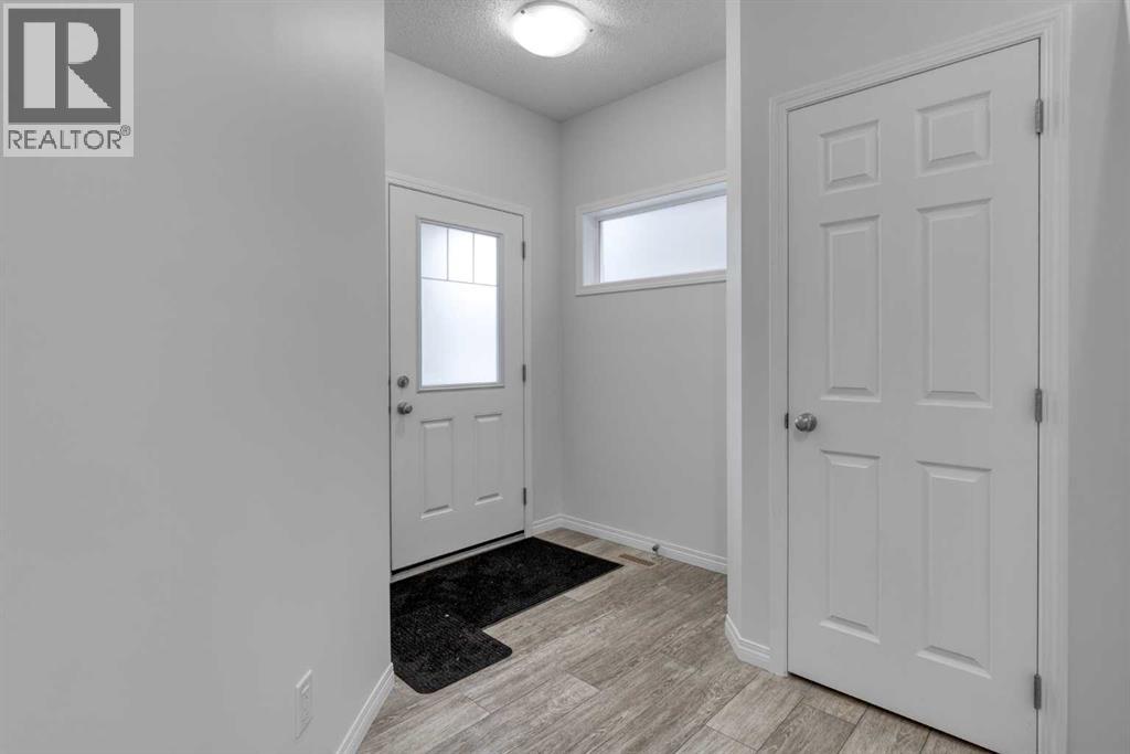 40 Sundown Avenue, Cochrane, Alberta  T4C 2T3 - Photo 4 - A2278921