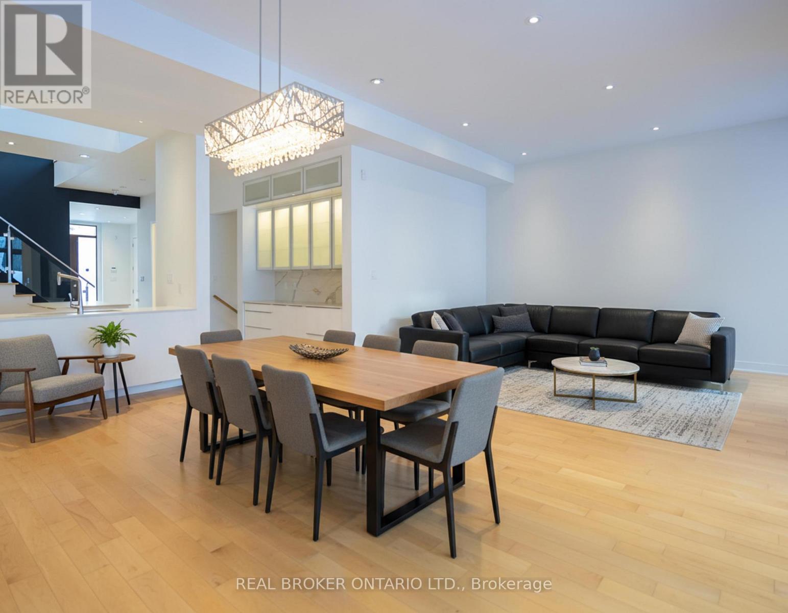 88 South Kingsway Way, Toronto, Ontario M6S 3T3 - Photo 12 - W12677336