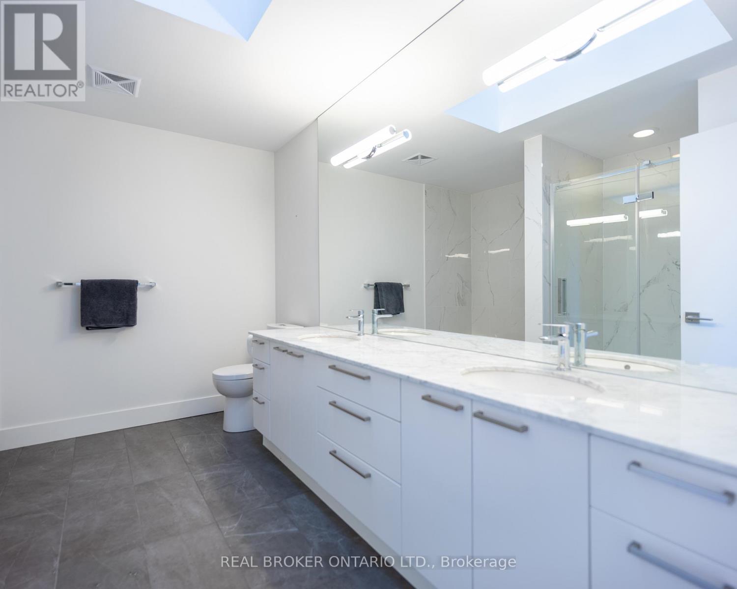 88 South Kingsway Way, Toronto, Ontario M6S 3T3 - Photo 19 - W12549708