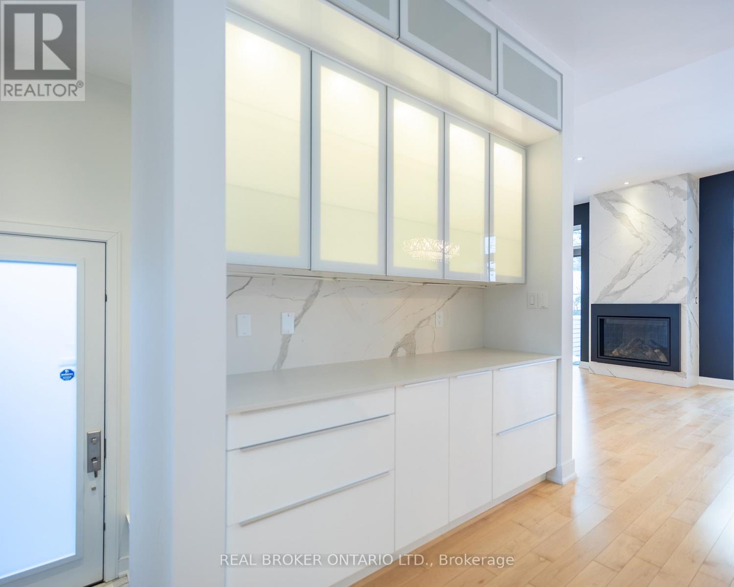 88 South Kingsway Way, Toronto, Ontario M6S 3T3 - Photo 10 - W12677336